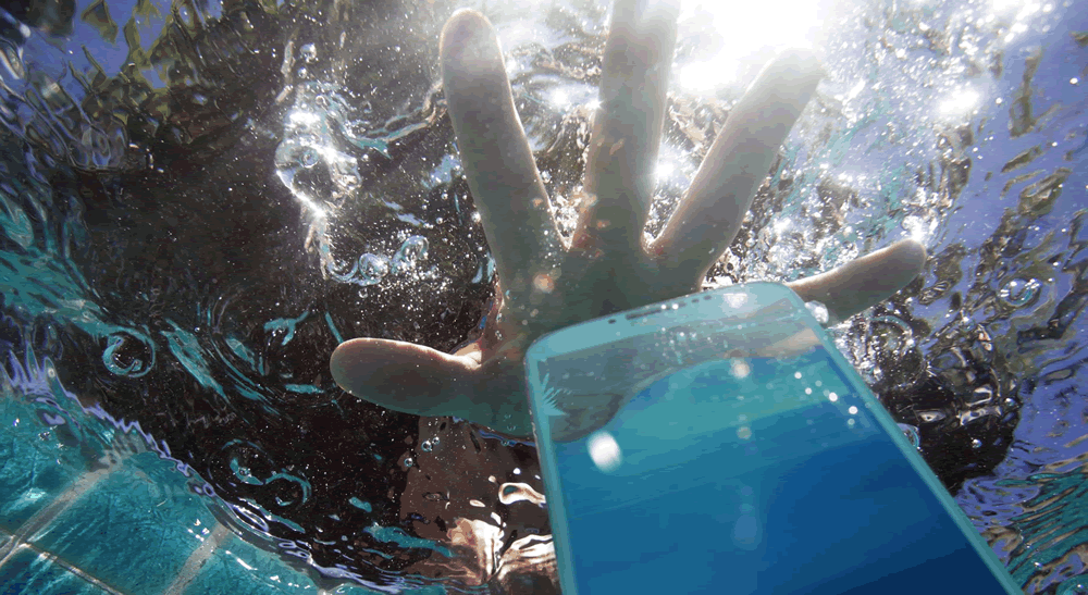 Comment sauver votre Smartphone qui est tombé dans l’eau ?