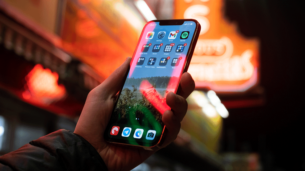 Certains iPhone 12 sont touchés par des problèmes de teinte et de scintillement d'écran