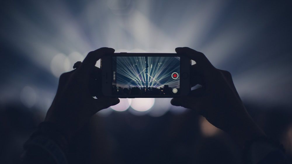 Comment optimiser la vidéo sur vos smartphones : couleurs, prises de vue, et erreurs de débutants